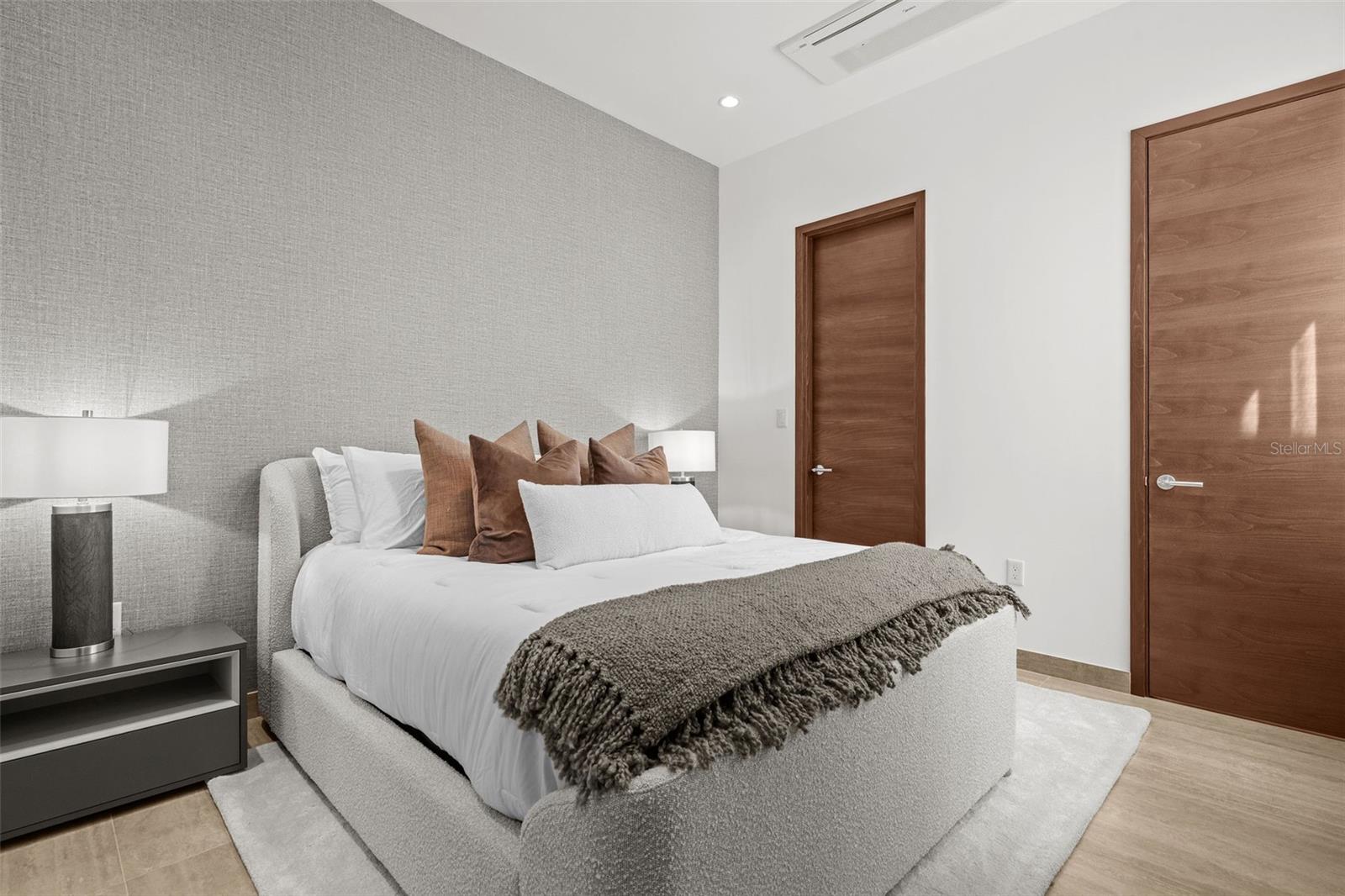 PR9117873 Property Photo