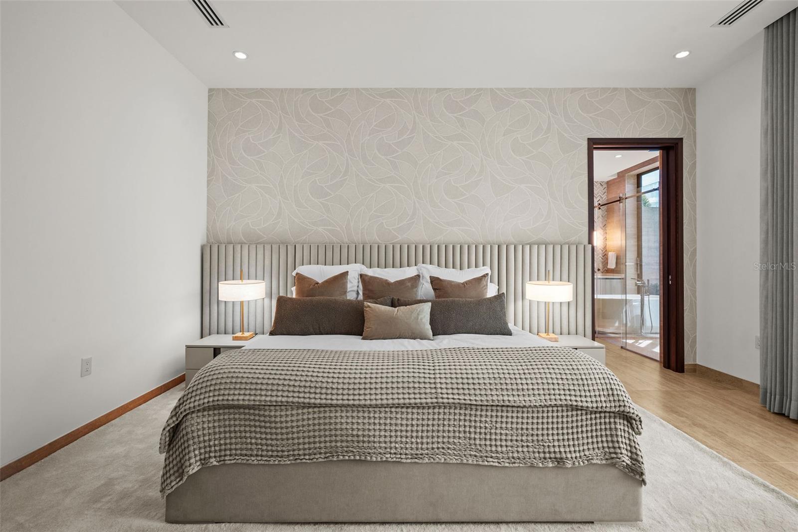 PR9117873 Property Photo