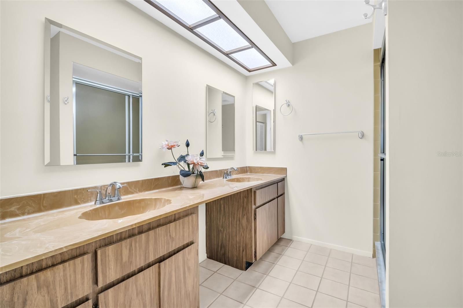 Dual sinks, make-up vanity space, brand new tempered & beveled mirrors with matching medicine cabinets~