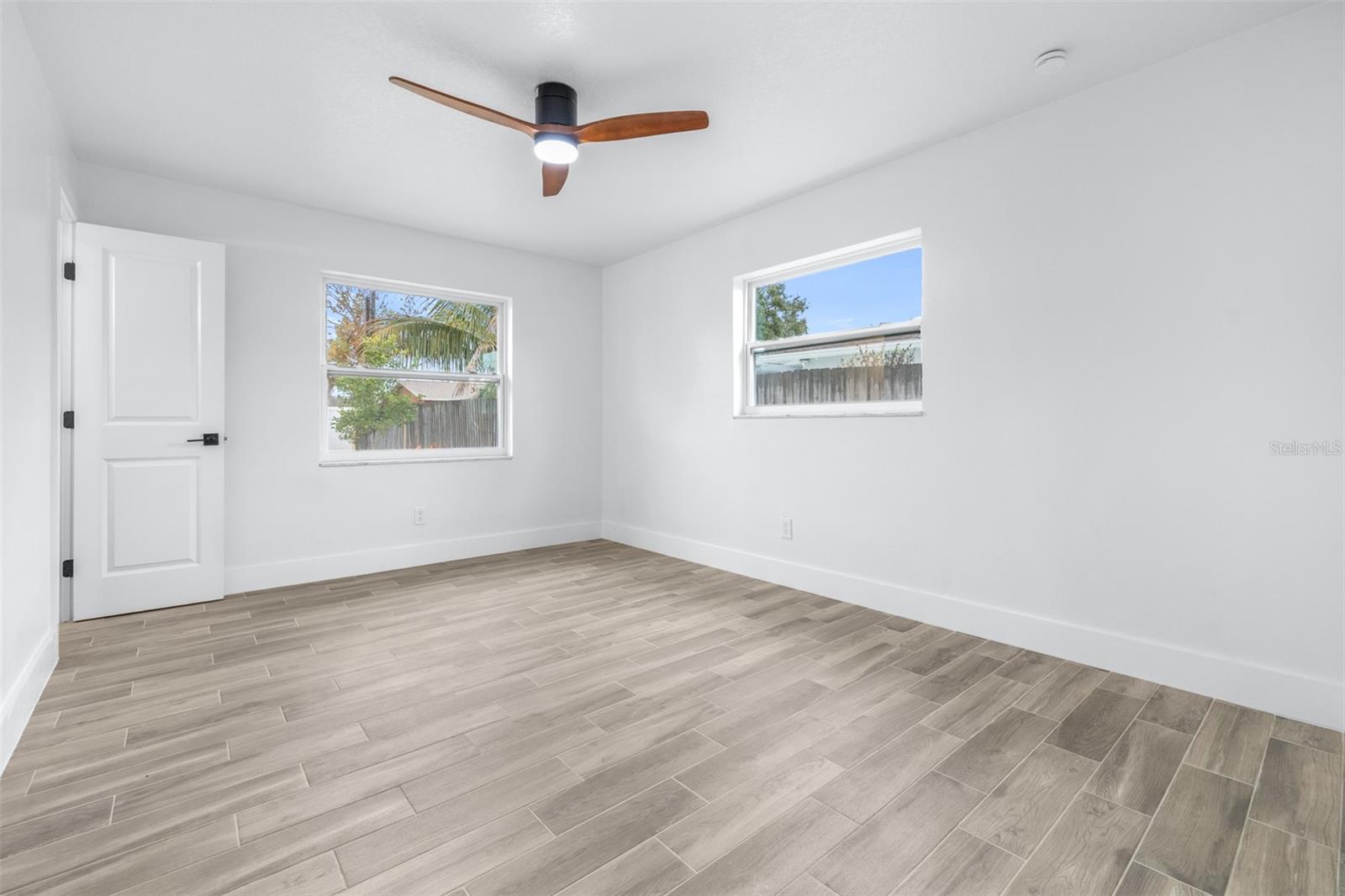 10x14 Master Bedroom with en suite & walk in closet