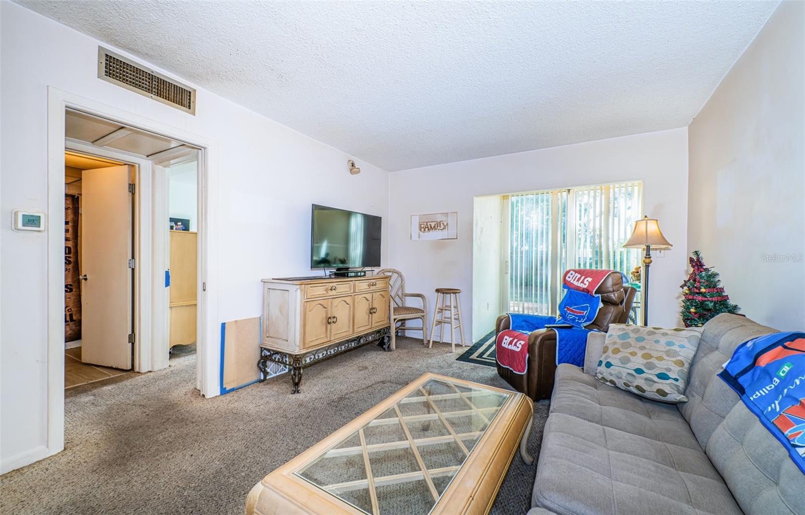 TB8455109 Property Photo