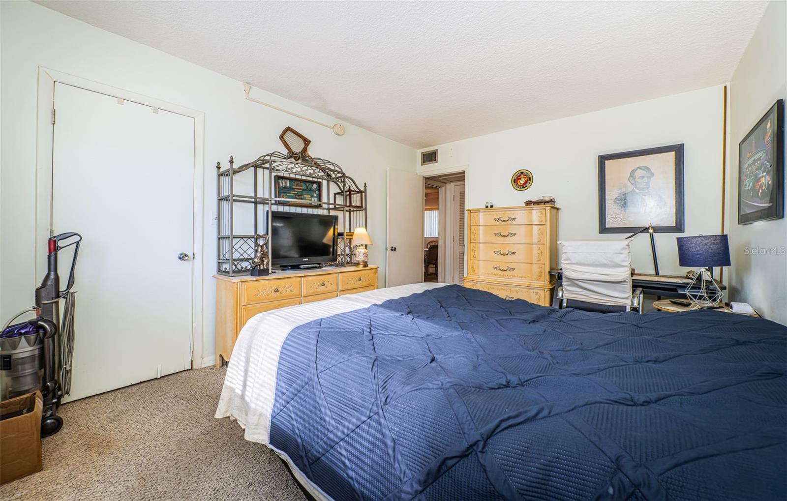 TB8455109 Property Photo