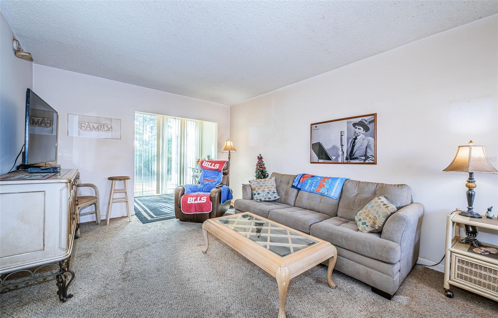 TB8455109 Property Photo