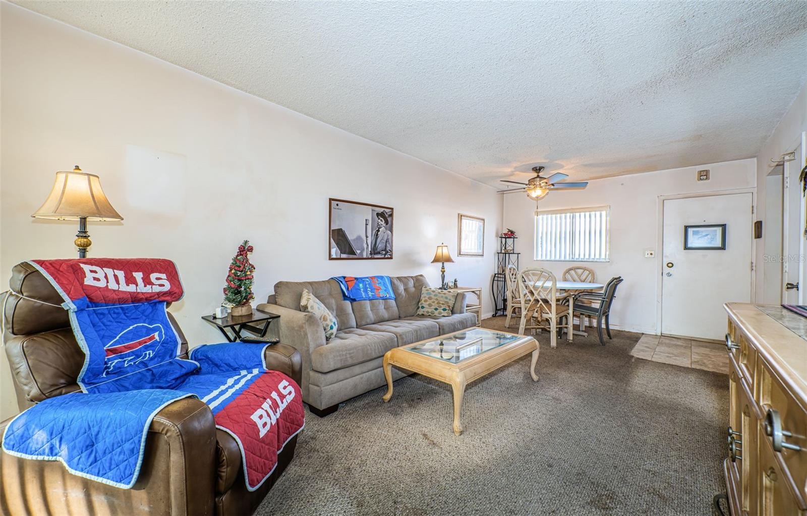 TB8455109 Property Photo