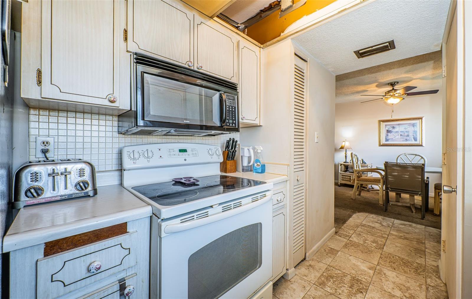 TB8455109 Property Photo