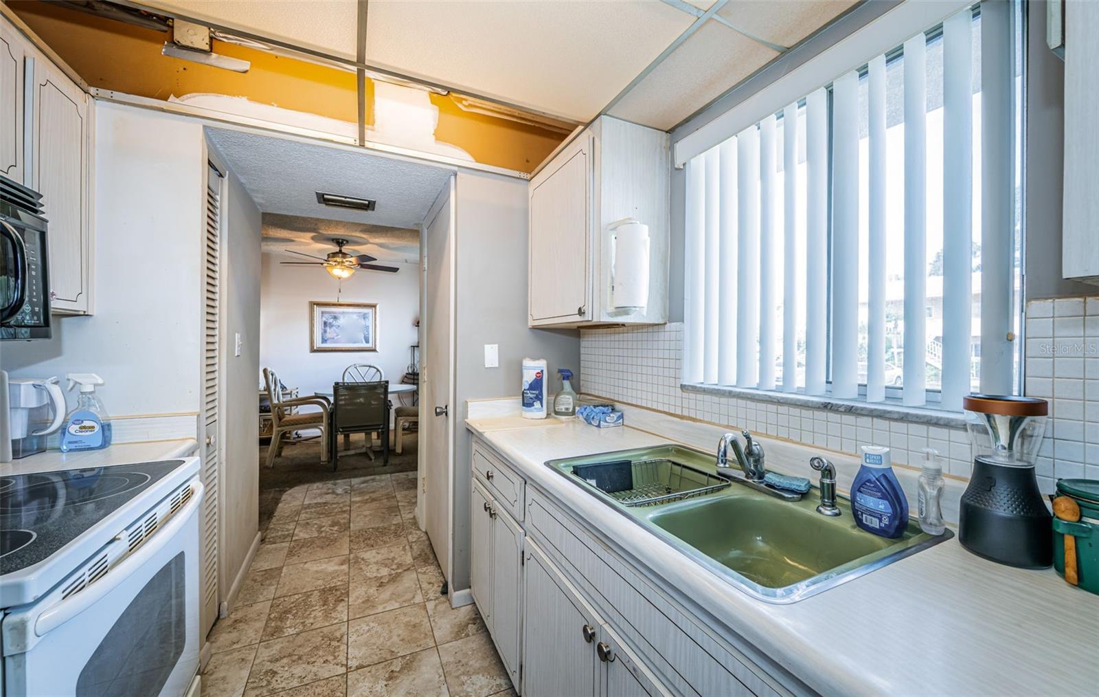 TB8455109 Property Photo