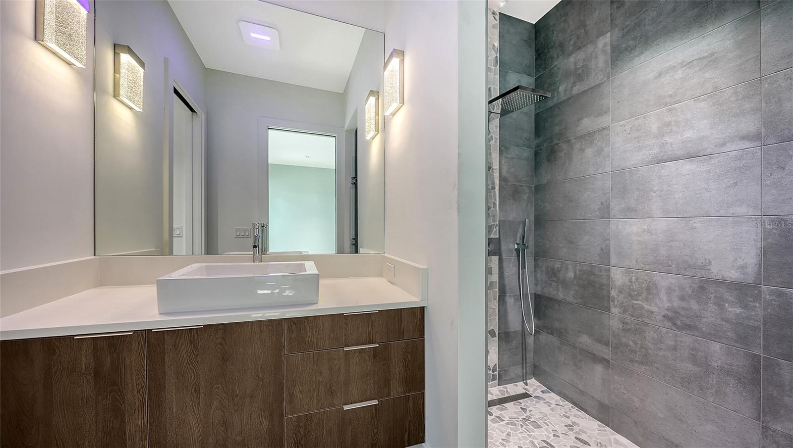 A4674740 Property Photo