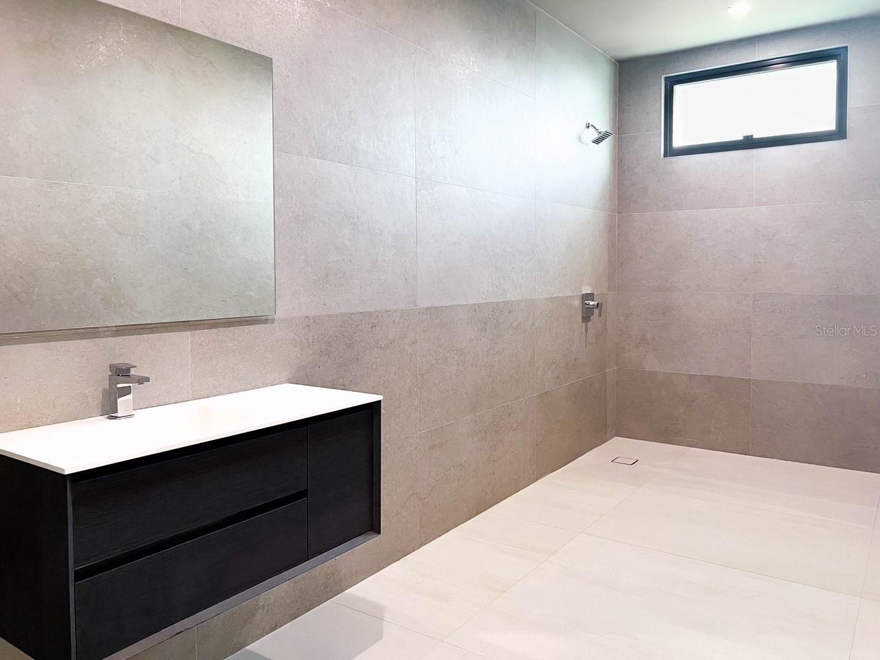 PR9117898 Property Photo