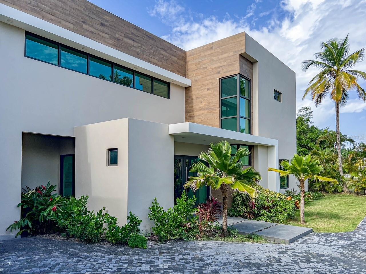 PR9117898 Property Photo