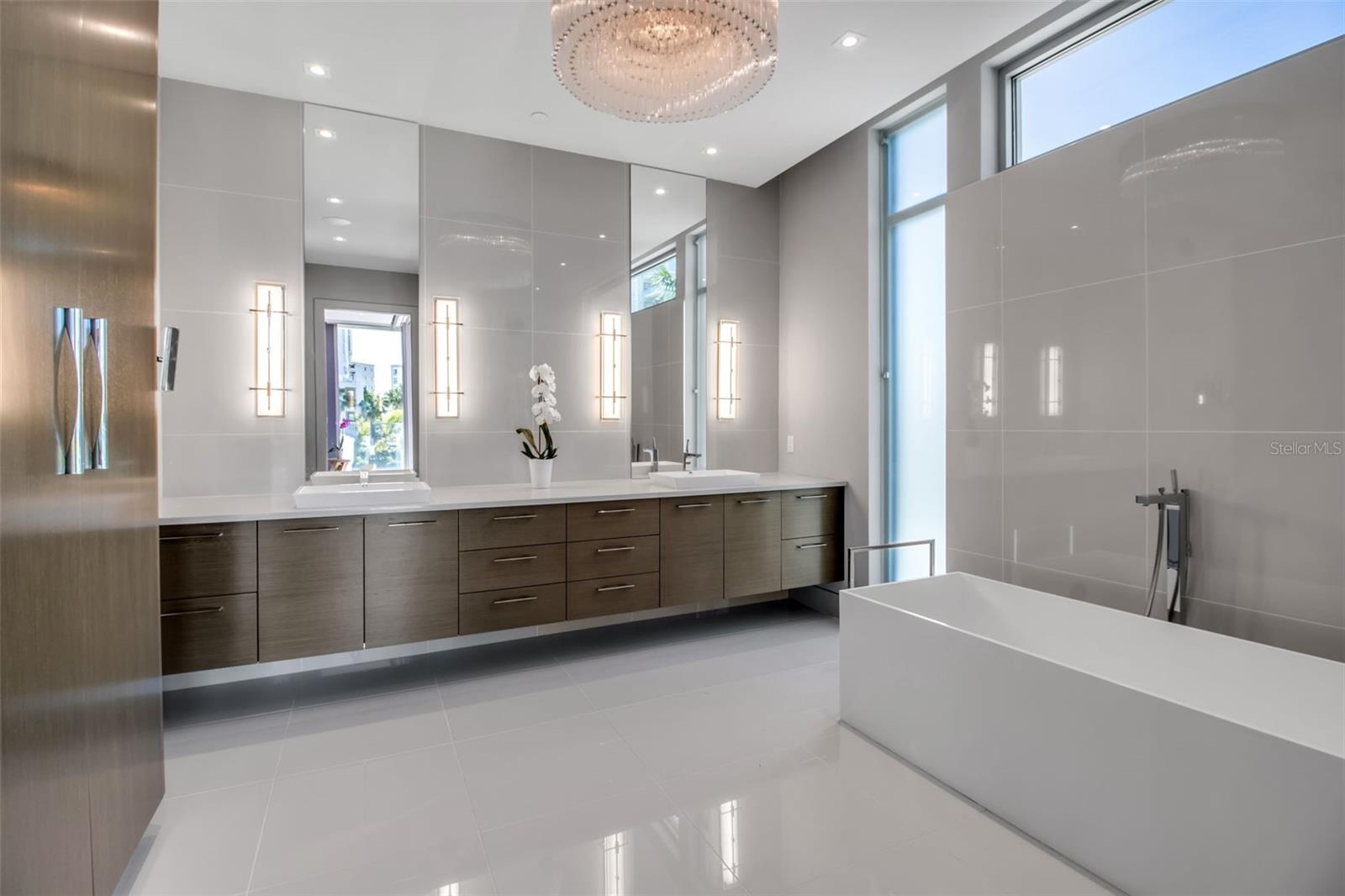 A4674784 Property Photo