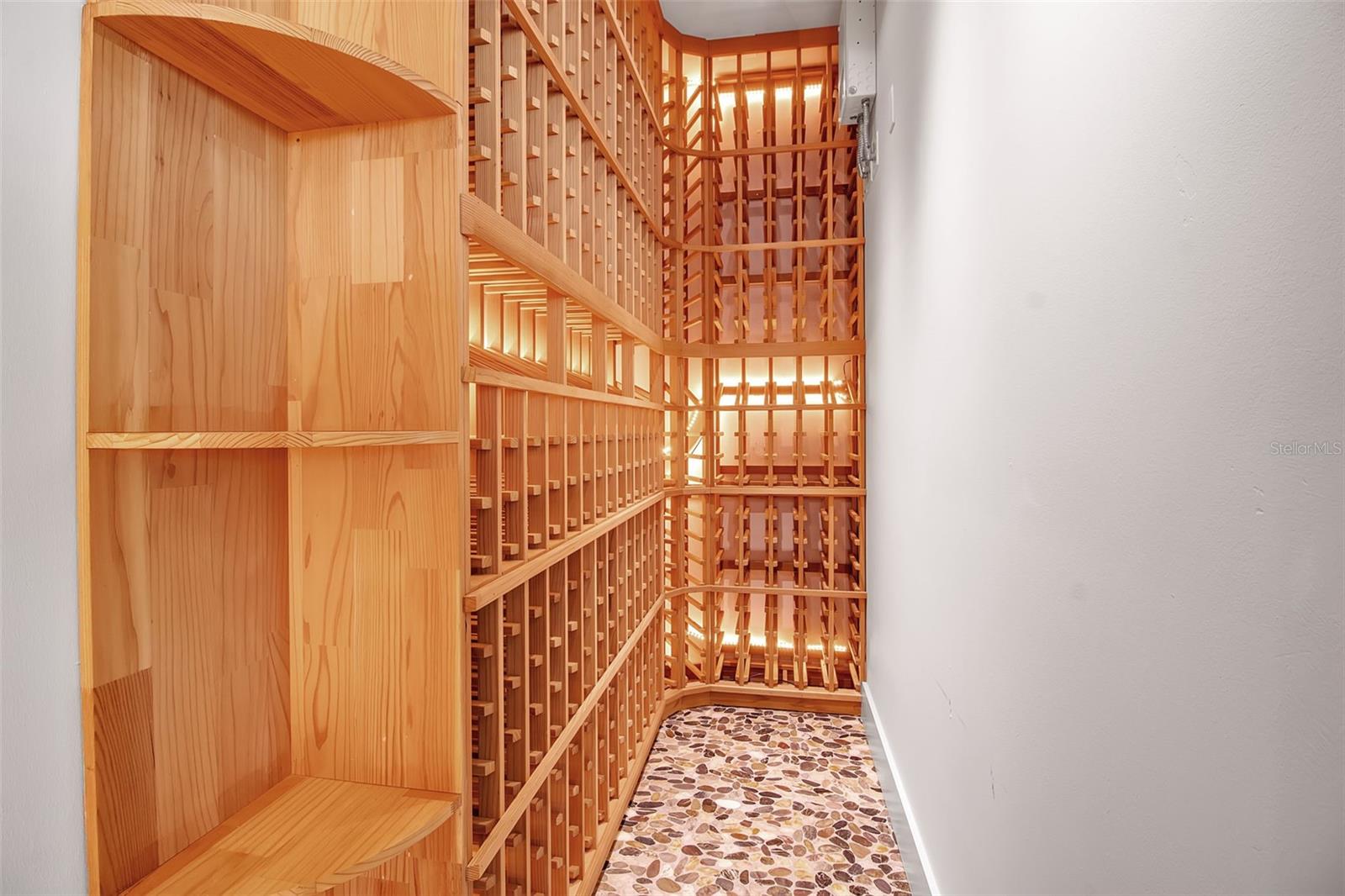 A4674784 Property Photo