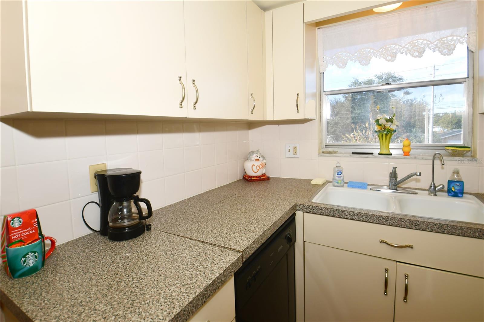 TB8455323 Property Photo