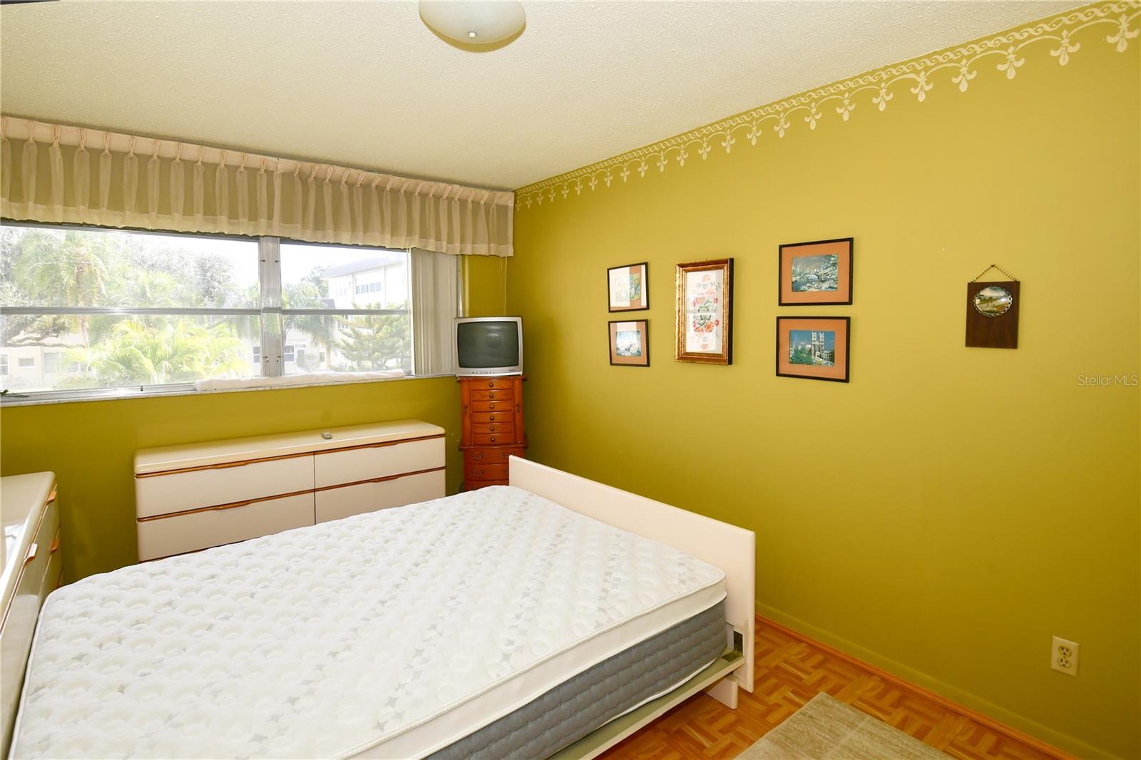 TB8455323 Property Photo