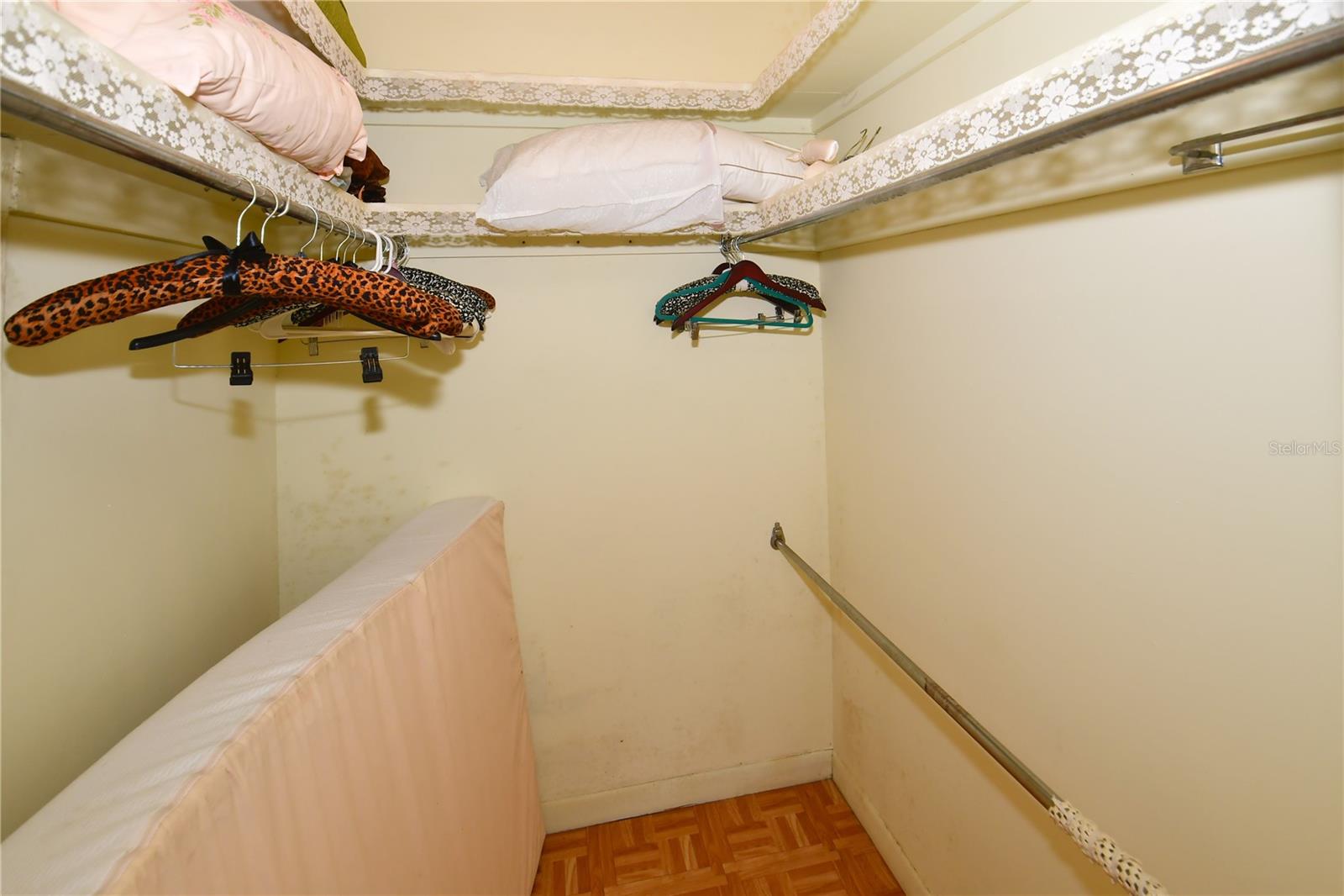 TB8455323 Property Photo