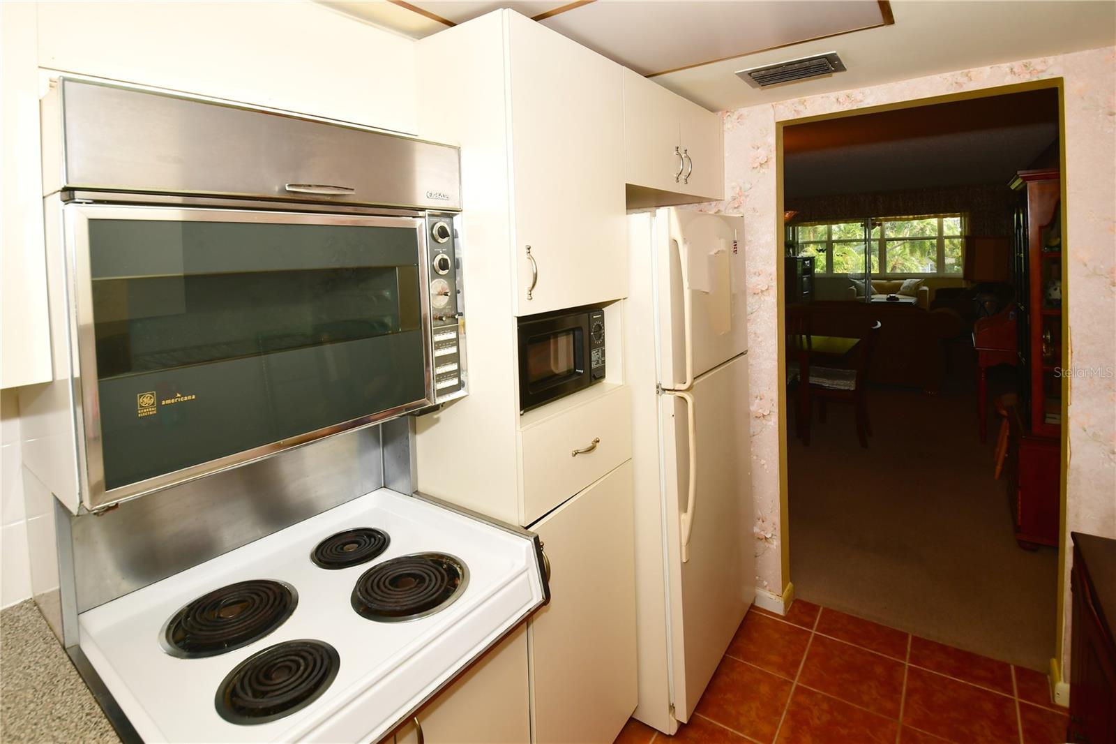 TB8455323 Property Photo