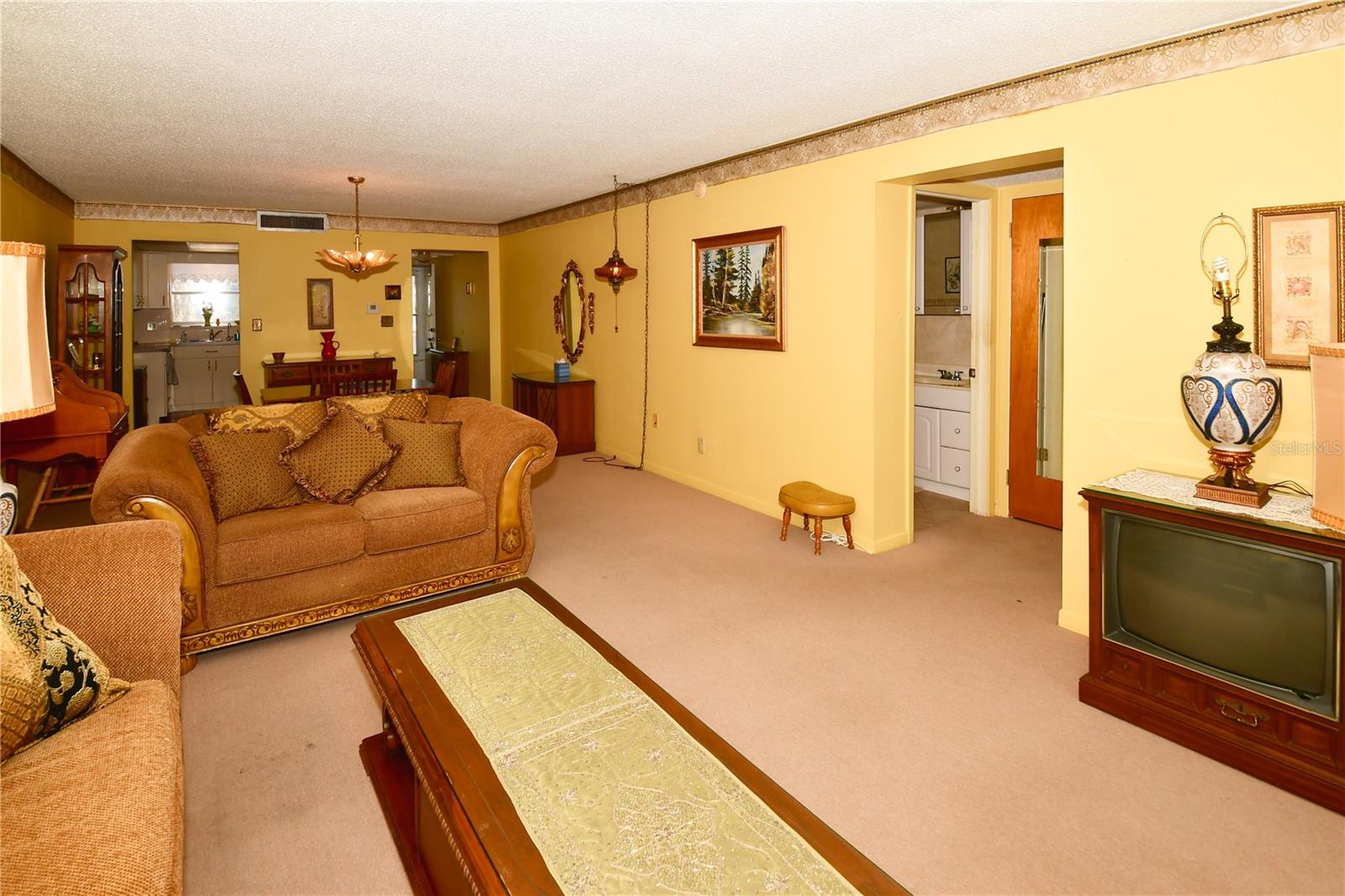 TB8455323 Property Photo