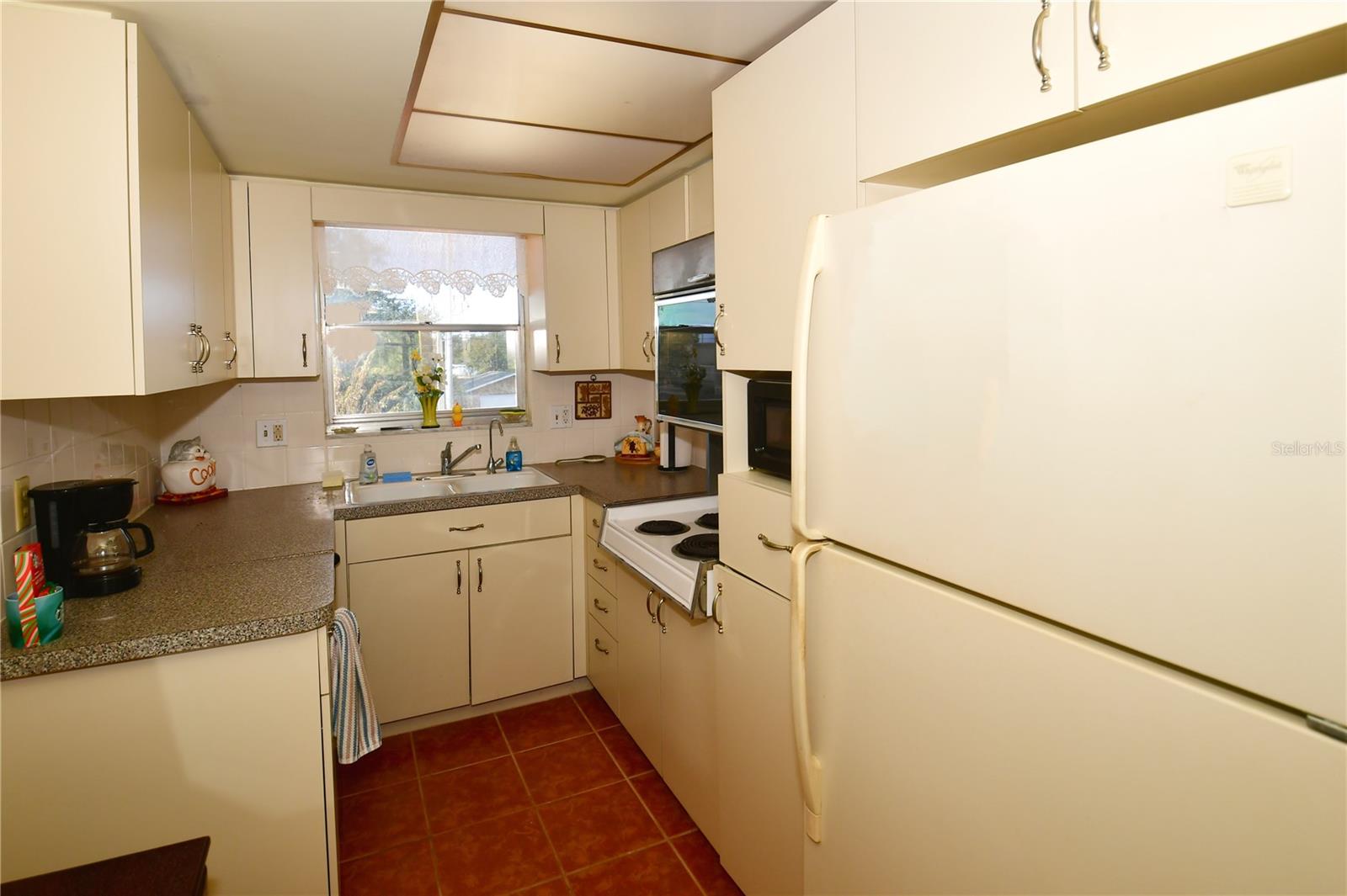 TB8455323 Property Photo