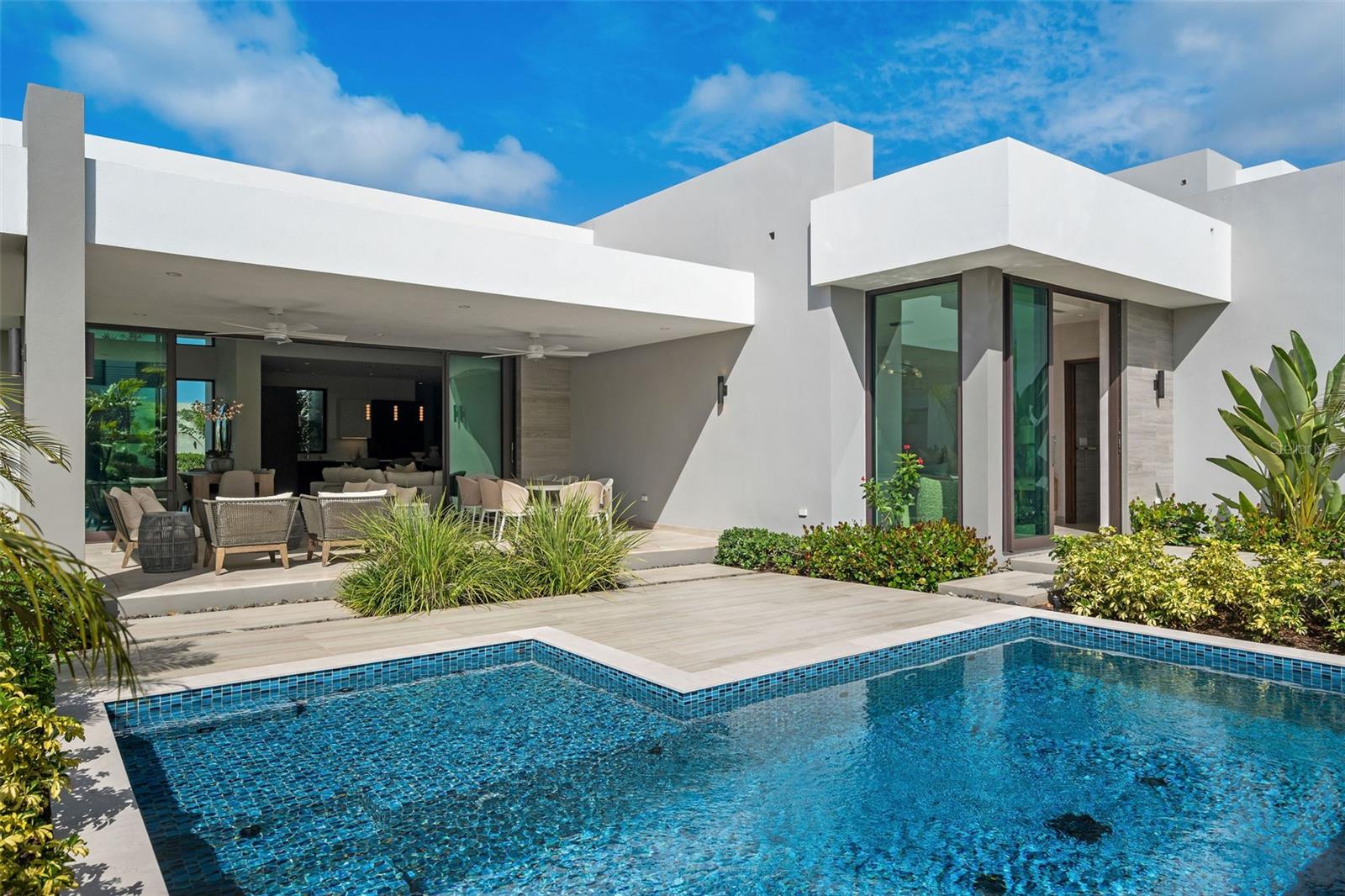 PR9117905 Property Photo