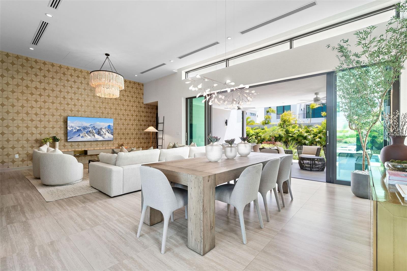 PR9117905 Property Photo