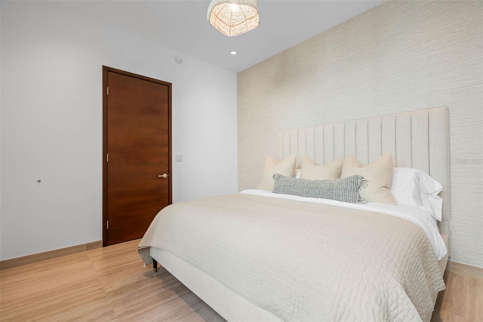 PR9117905 Property Photo