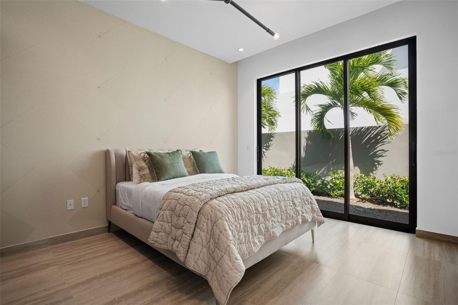 PR9117905 Property Photo