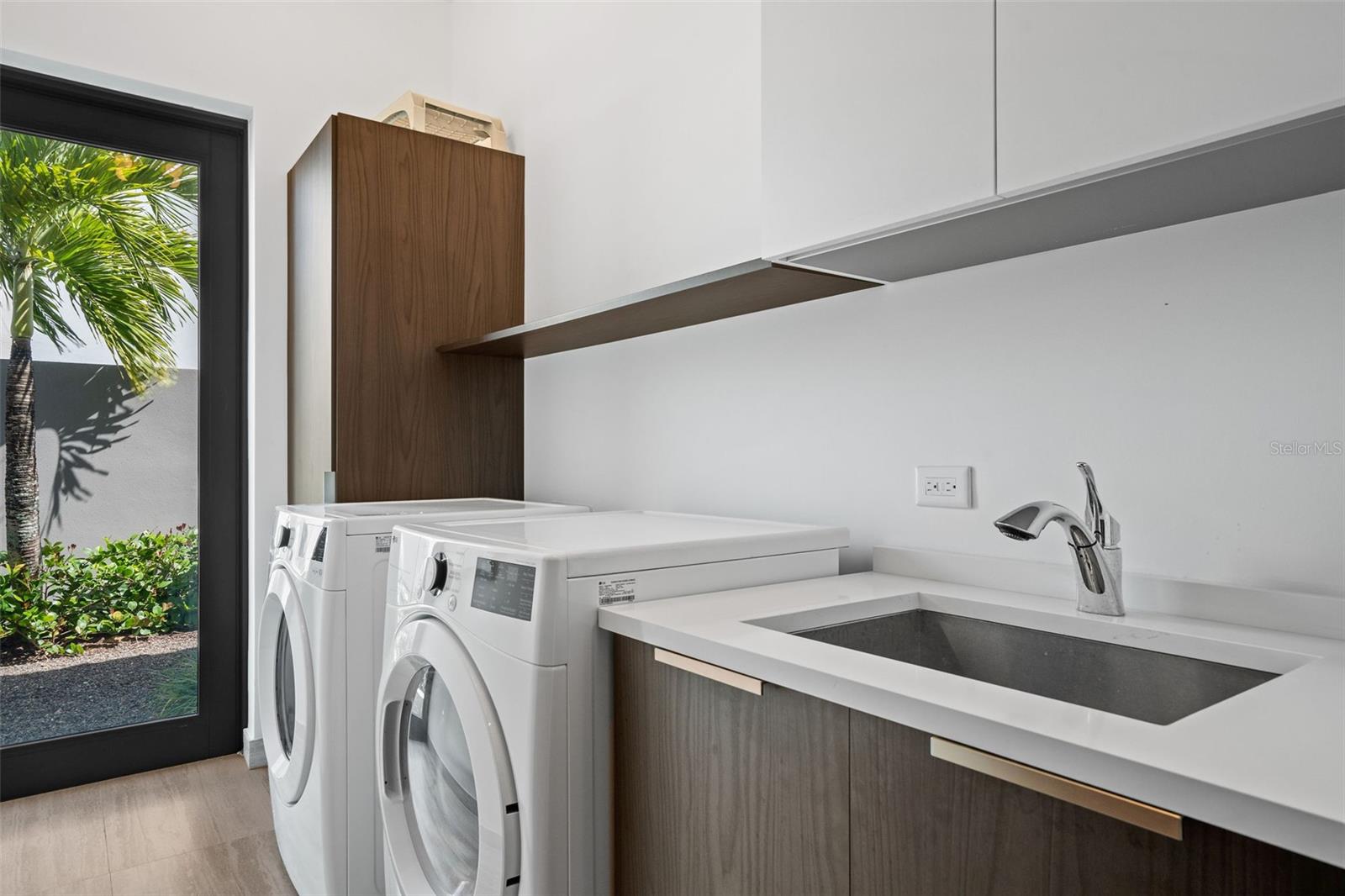 PR9117905 Property Photo