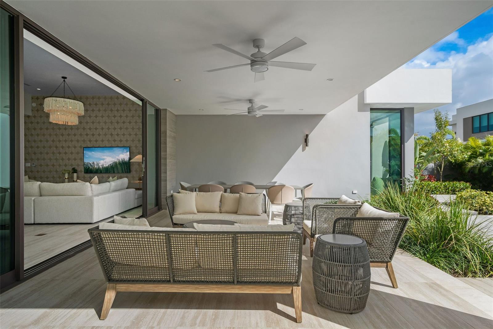 PR9117905 Property Photo