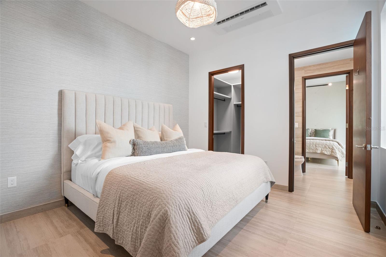 PR9117905 Property Photo