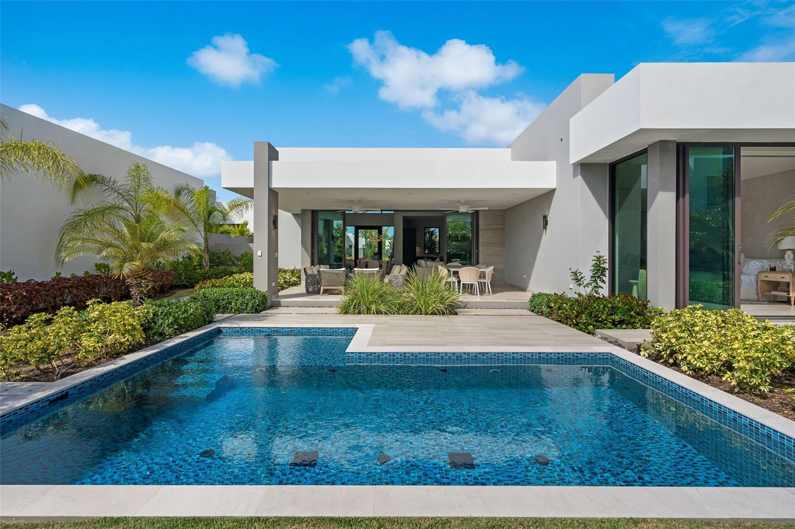 PR9117905 Property Photo