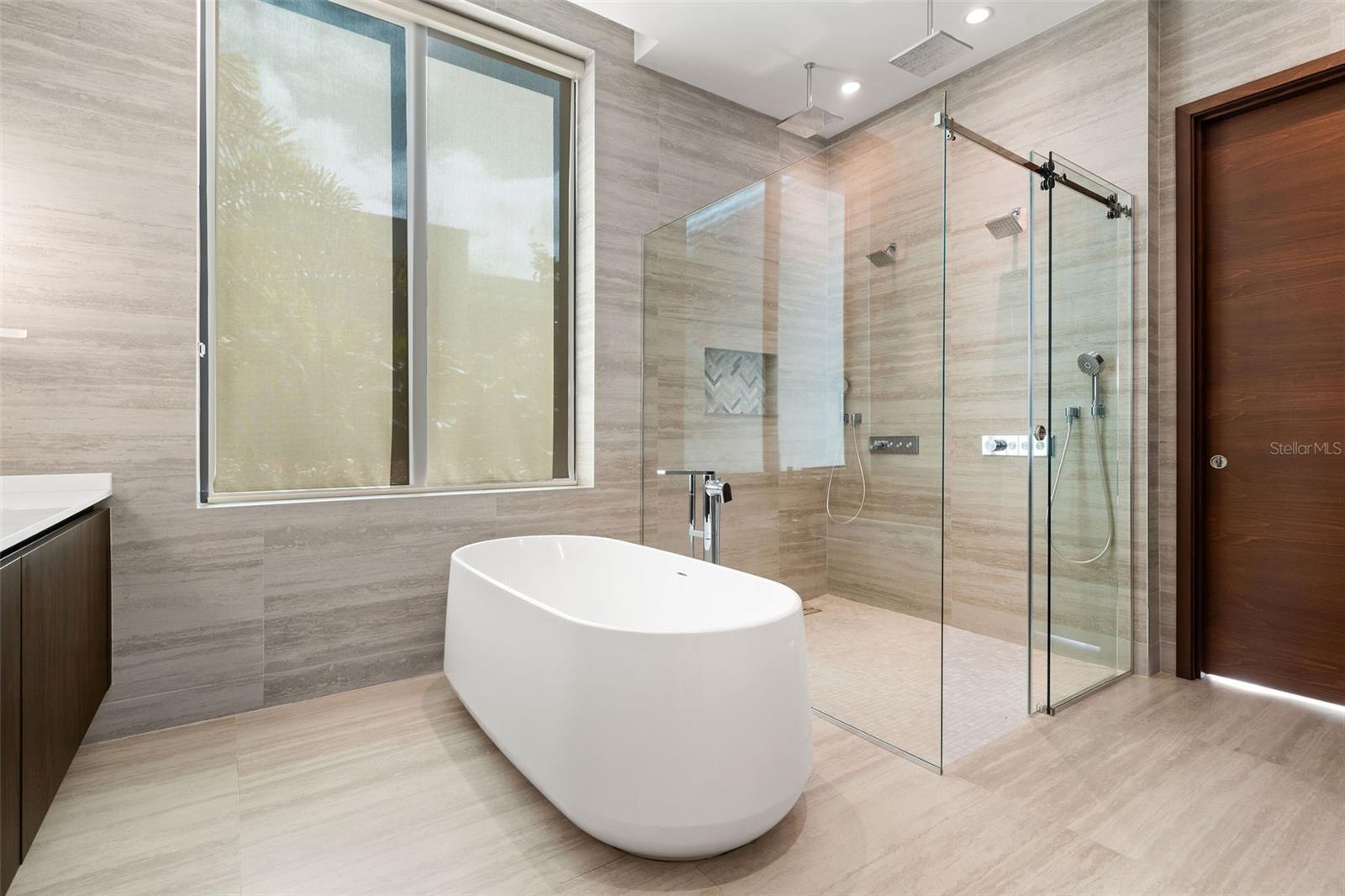 PR9117905 Property Photo