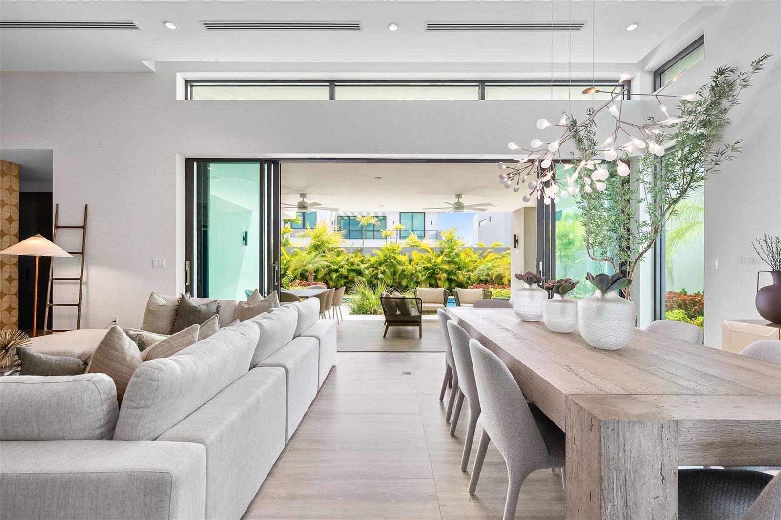 PR9117905 Property Photo