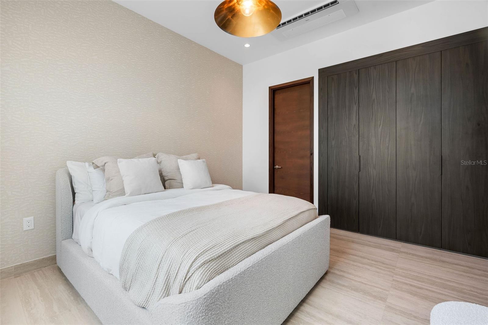 PR9117905 Property Photo