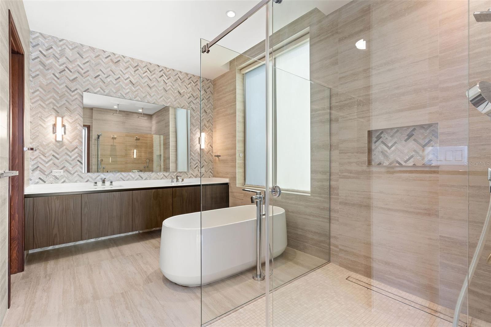 PR9117905 Property Photo