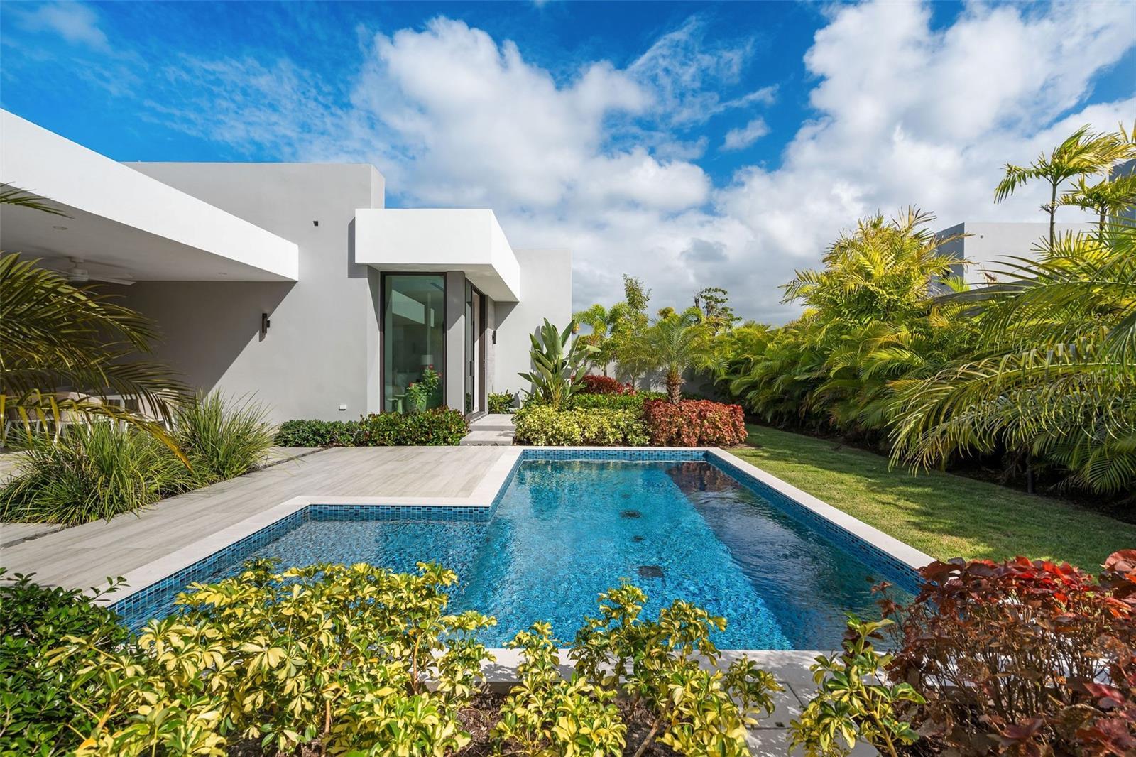 PR9117905 Property Photo