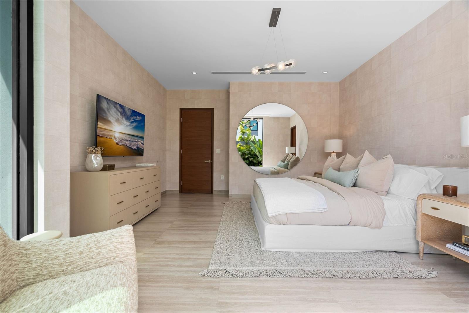 PR9117905 Property Photo