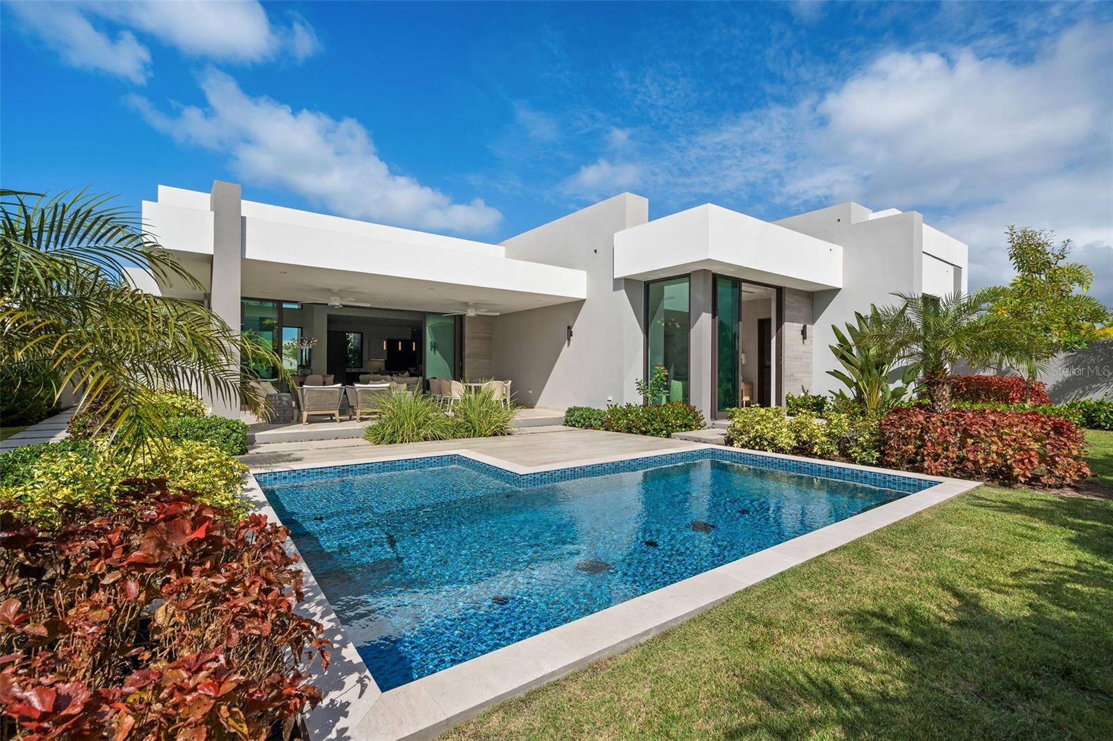 PR9117905 Property Photo