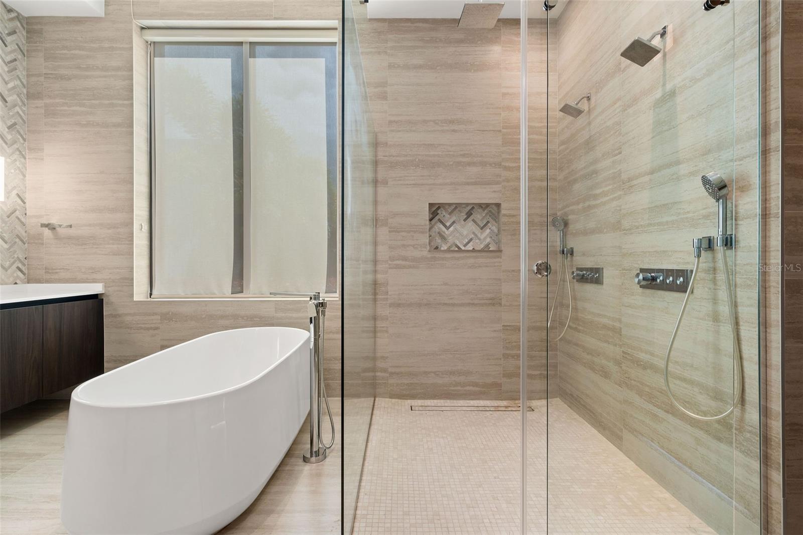 PR9117905 Property Photo