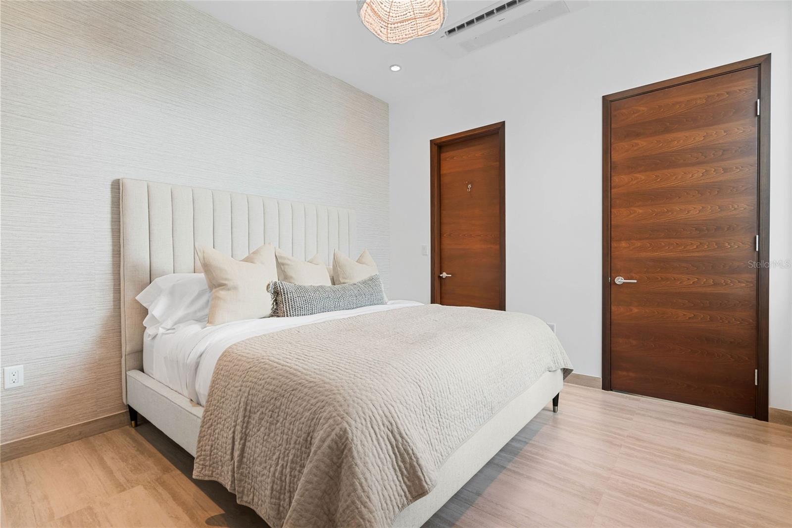 PR9117905 Property Photo