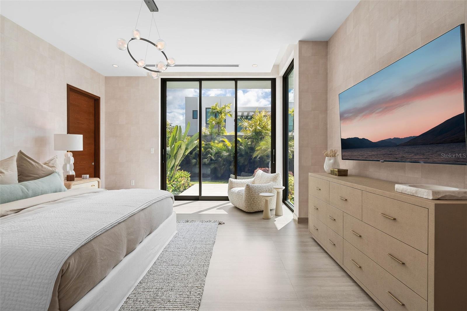 PR9117905 Property Photo