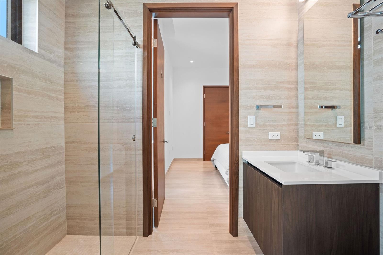 PR9117905 Property Photo