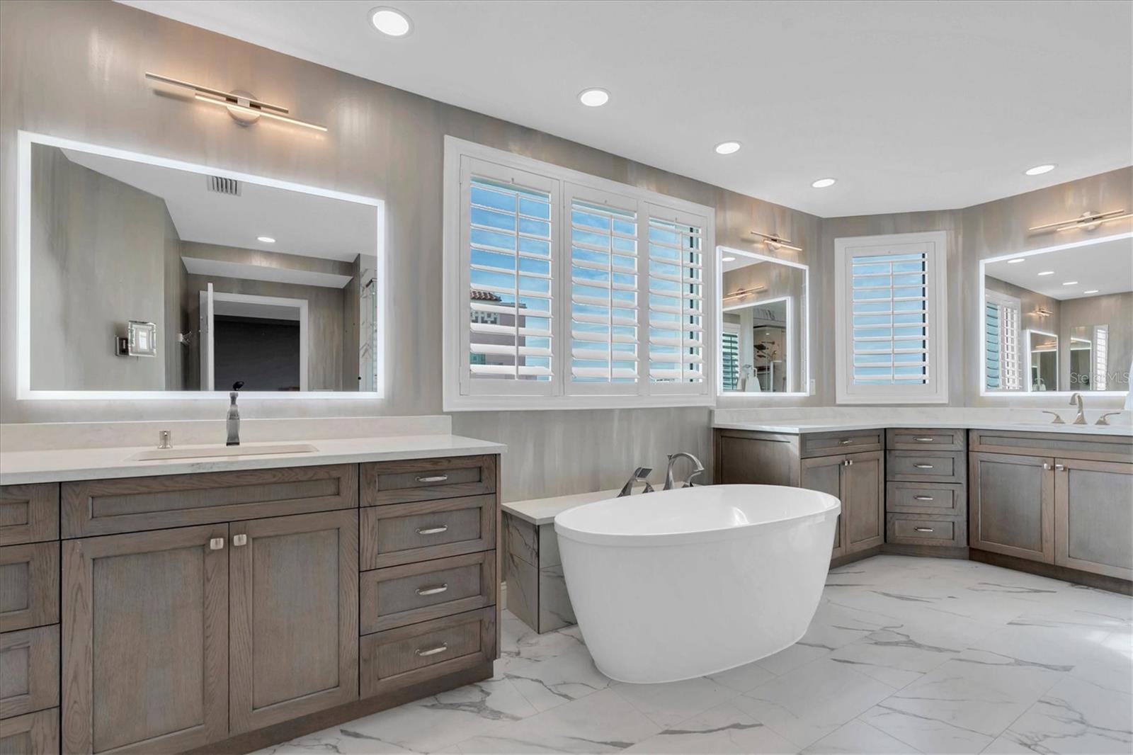 TB8455398 Property Photo