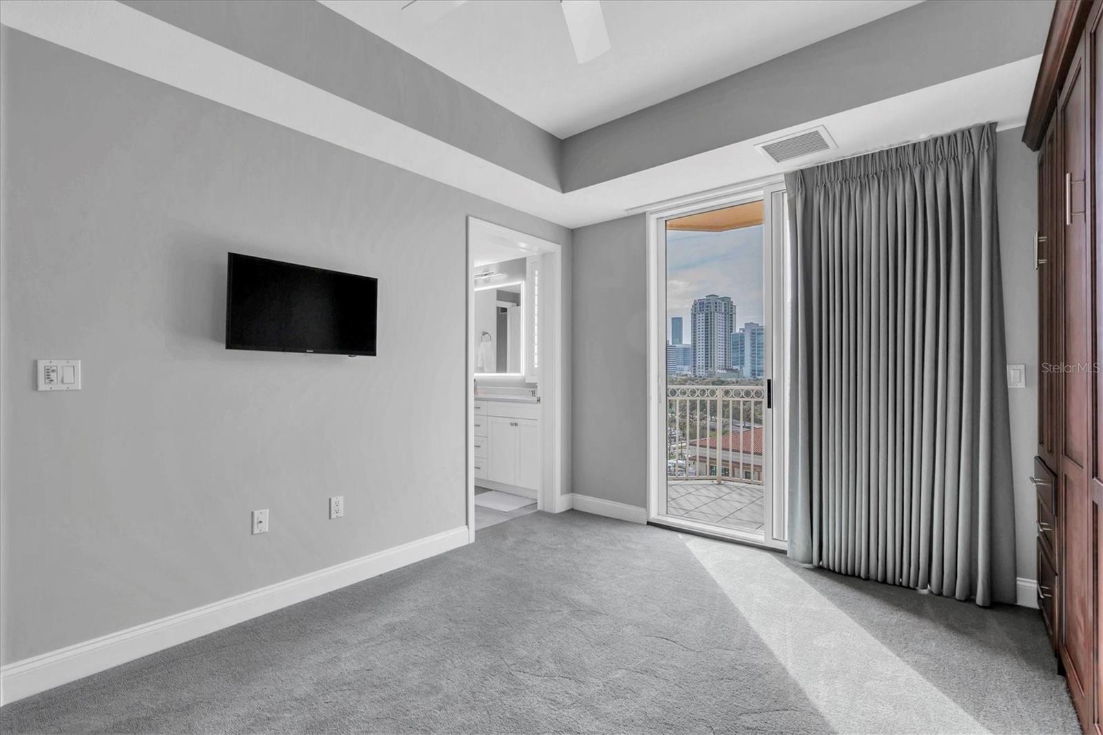 TB8455398 Property Photo