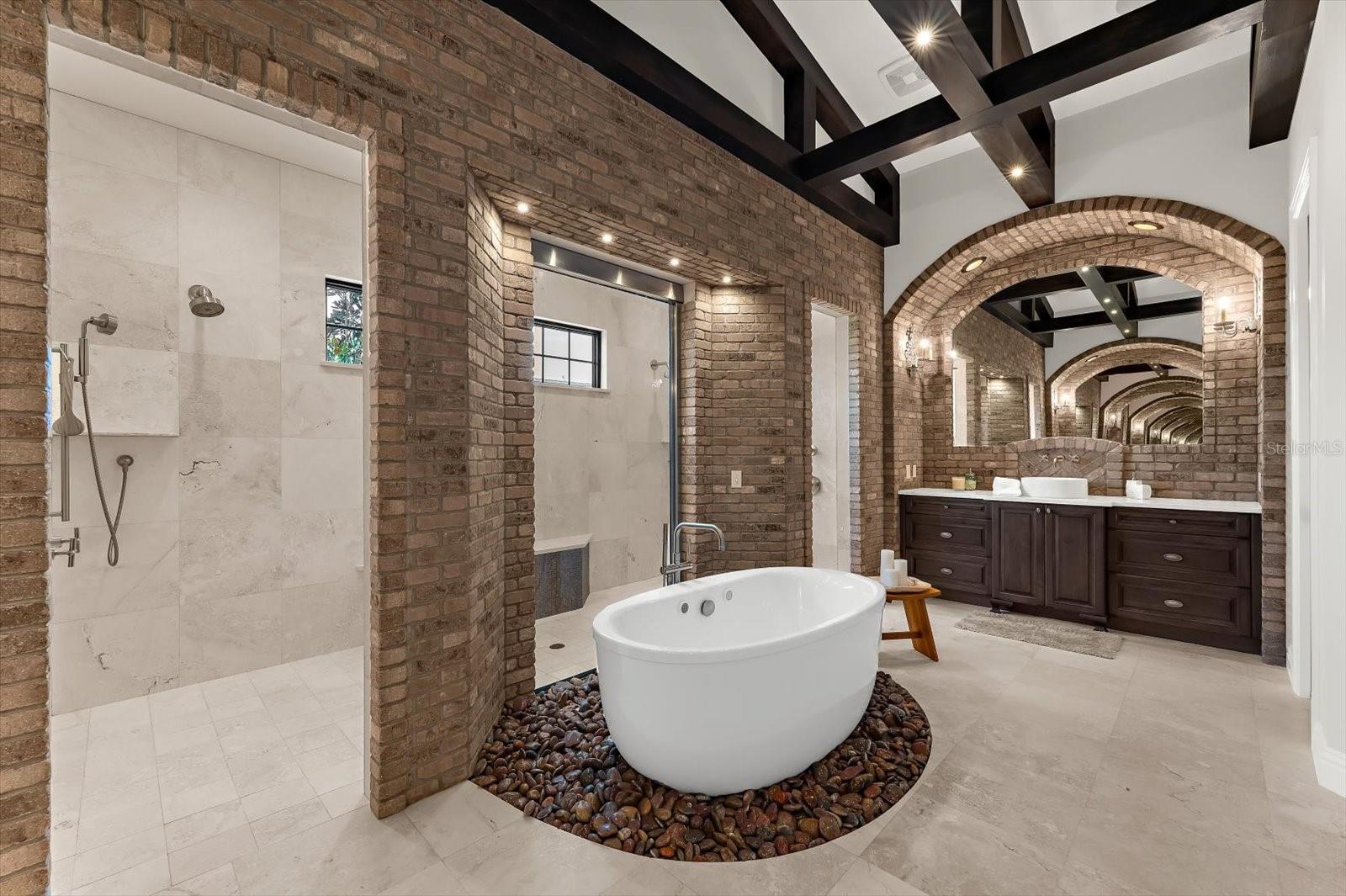 A4674842 Property Photo