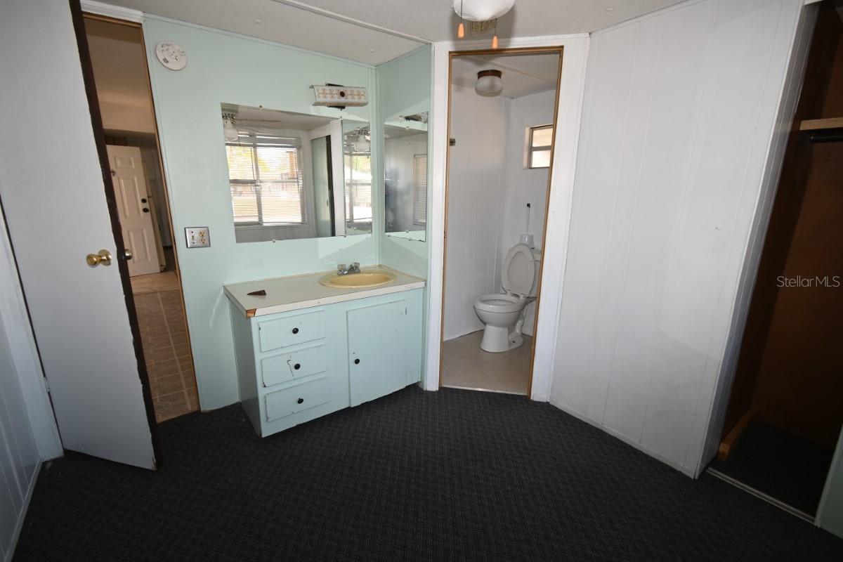 TB8455460 Property Photo