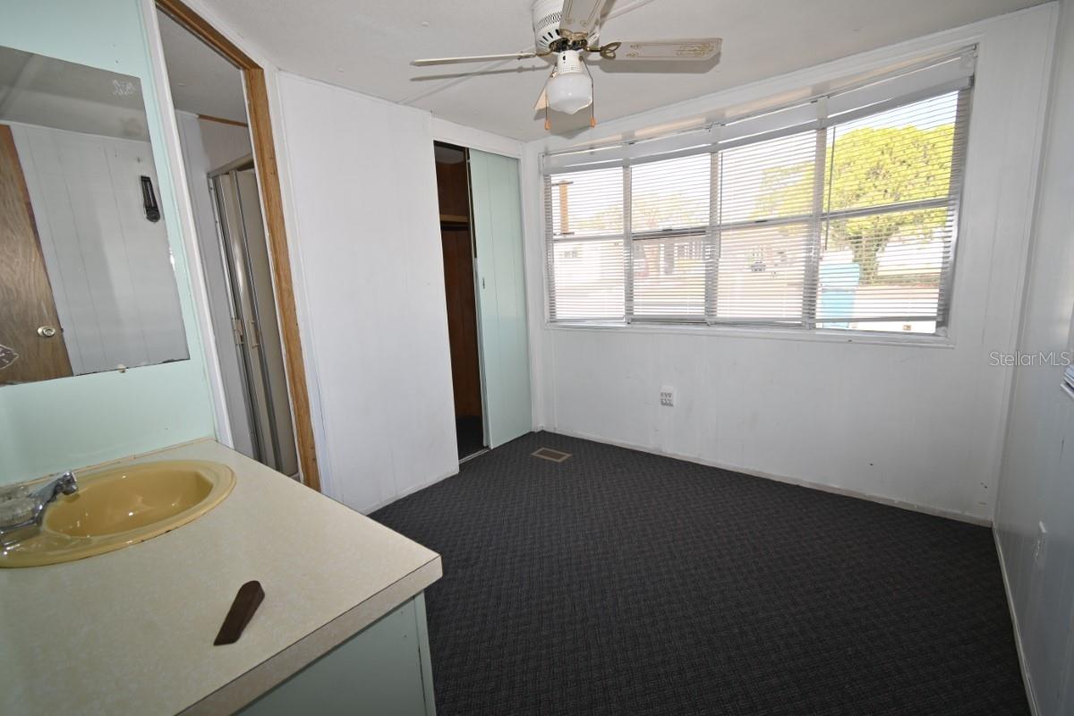 TB8455460 Property Photo