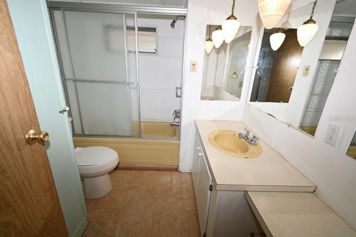 TB8455460 Property Photo