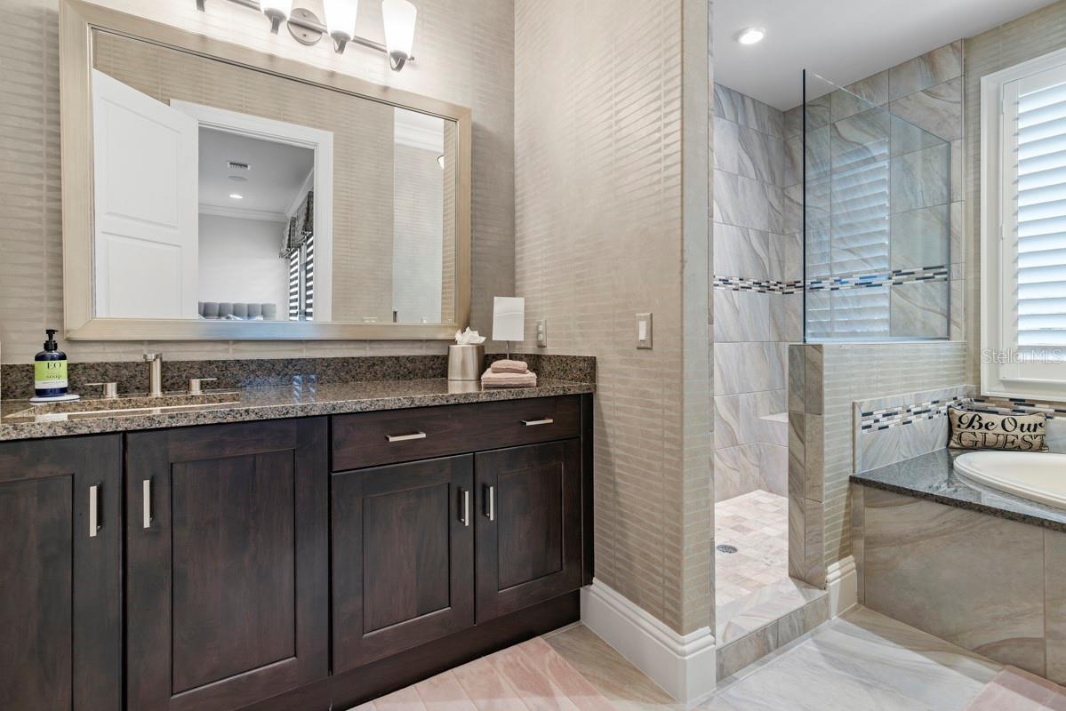 O6366604 Property Photo