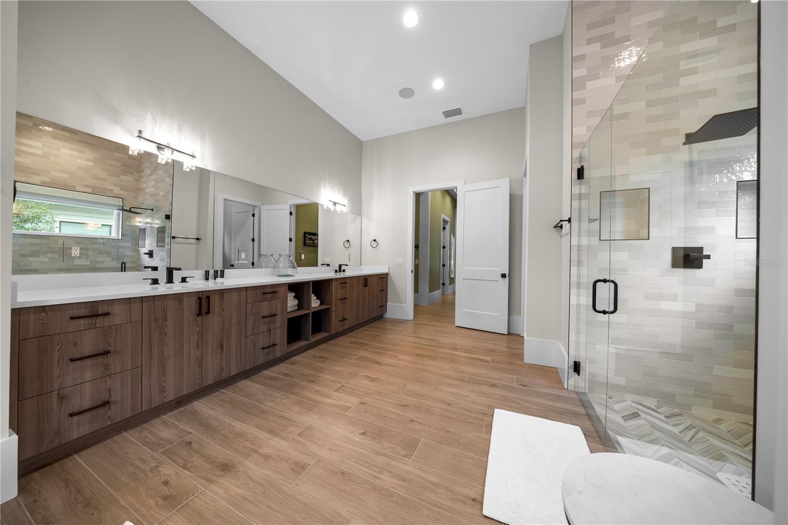 OM714903 Property Photo