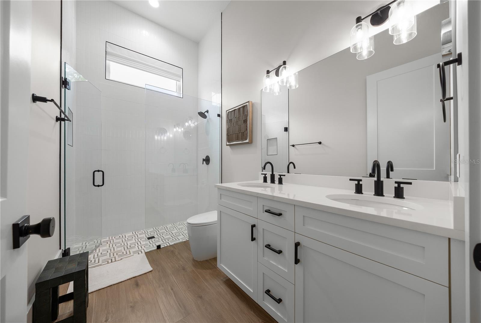 OM714903 Property Photo