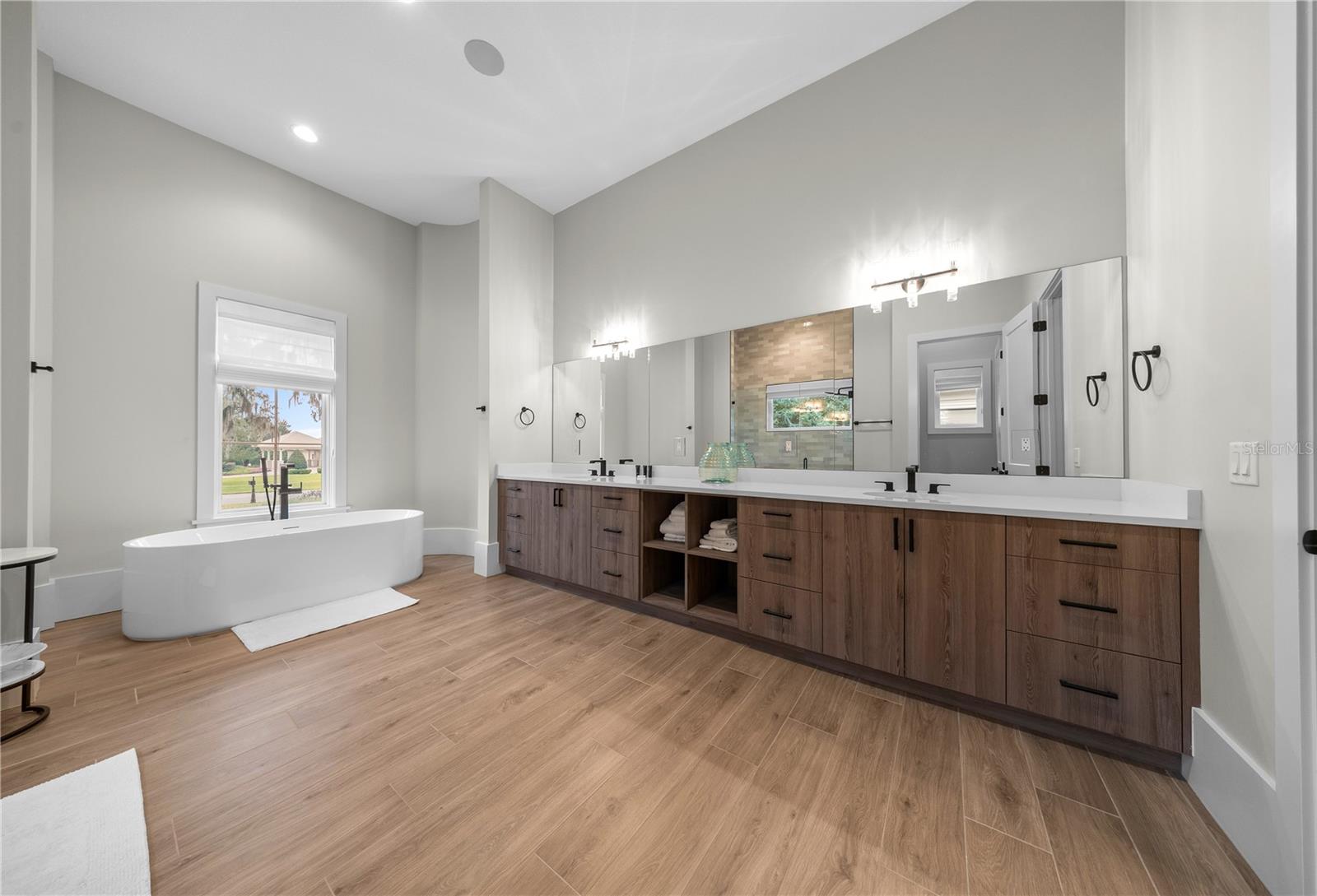 OM714903 Property Photo